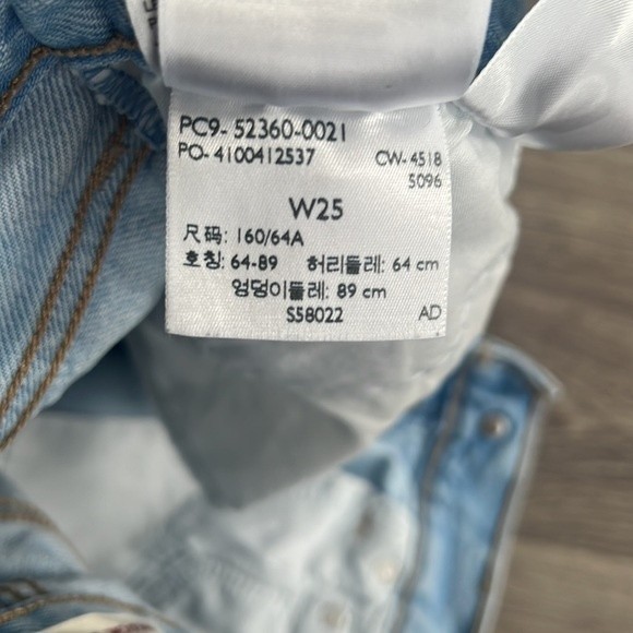 LEVI'S Wedgie Short Light Blue Wash Awesome Street High Rise Raw Hem US 25 - Picture 5 of 12